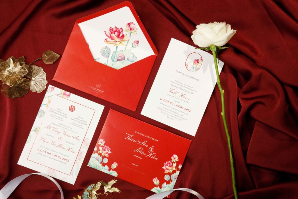 thiệp cưới họa tiết hoa sen