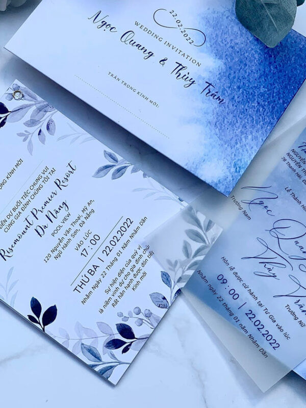 Thiệp cưới màu nước tone màu xanh dương trên nền giấy tracing