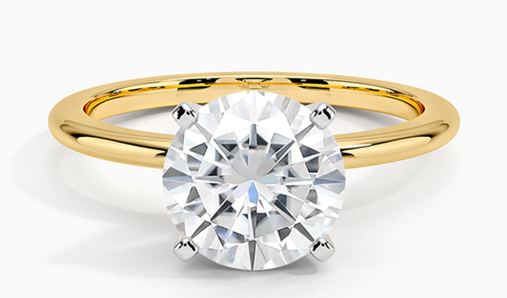 Nhẫn cưới Moissanite từ lâu đã là một lựa chọn thay thế kim cương phổ biến vì nó mang lại vẻ lấp lánh với giá chỉ bằng một phần nhỏ.