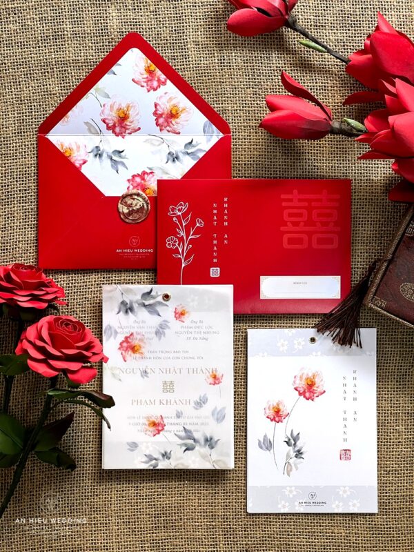 Thiệp cưới phong cách Á Đông với họa tiết hoa mẫu đơn tone màu đỏ sẽ là một lựa chọn hoàn hảo cho các cặp đôi, muốn tạo nên một đám cưới đáng nhớ với phong cách riêng và đặc trưng cho ngày đám cưới của mình.
