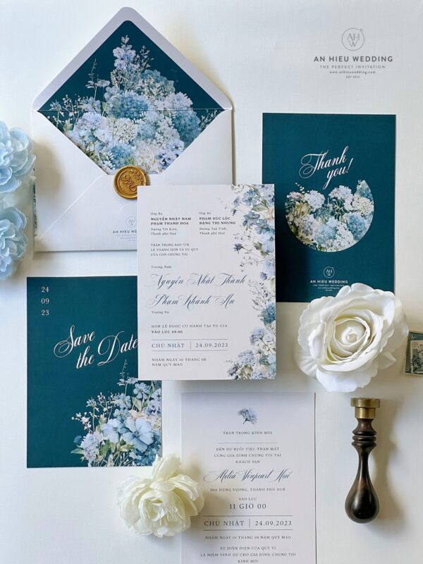 Thiệp cưới hoa cẩm tú cầu tone màu xanh mallard