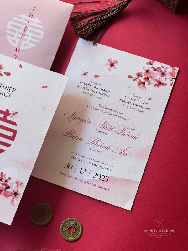 Thiệp cưới hoa đào sắc hồng chữ hỷ