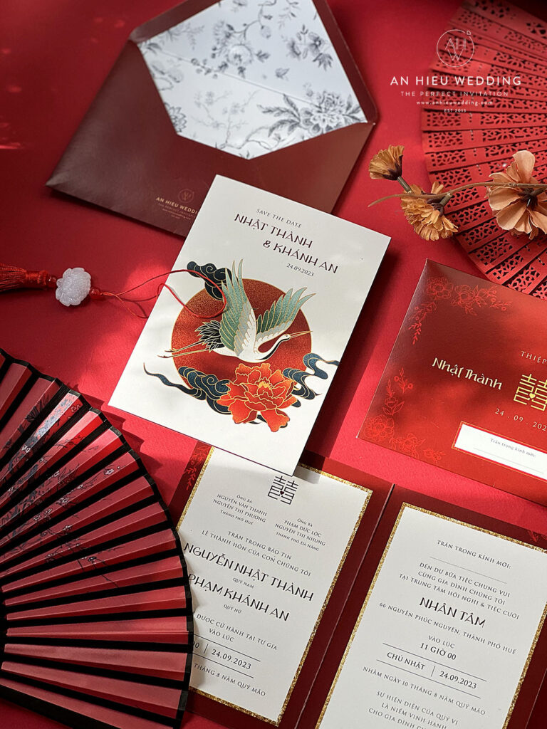 Thiệp Cưới Truyền Thống Sắc Đỏ Họa Tiết Chim Hạc.