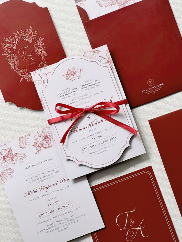 Thiệp cưới hoa văn baroque sắc đỏ